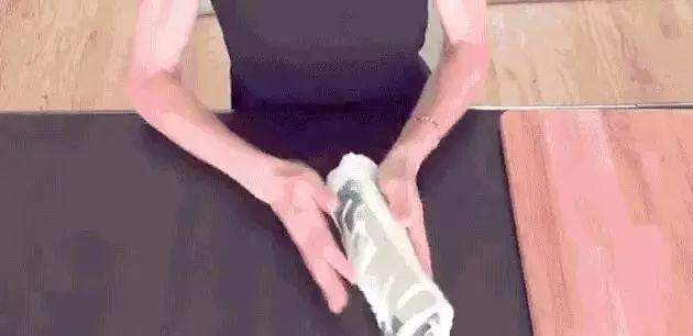 叠衣服这样做最聪明，再多衣服也不怕→