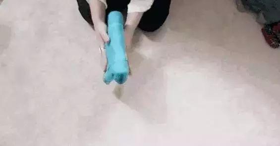 叠衣服这样做最聪明，再多衣服也不怕→