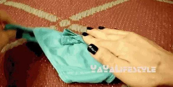 叠衣服这样做最聪明，再多衣服也不怕→