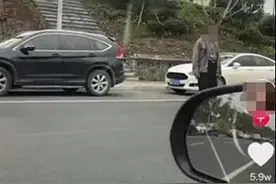只是路过就被歪曲成“热聊网友奔现”，短视频偷拍恶搞，岂能闹着玩儿图片