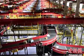 “黑科技”助力快递企业迎战“双十一”：智能分拣、末端配送更高效图片