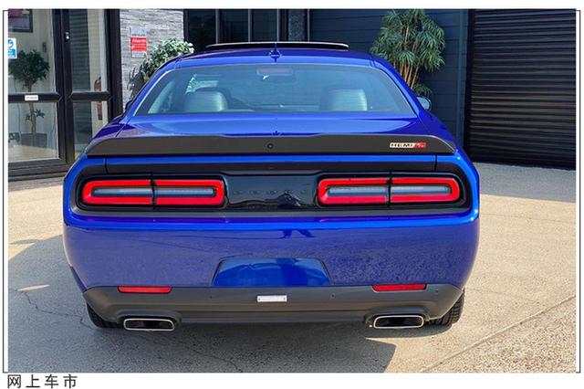 经典美式品牌，内饰极具运动感！道奇挑战者海外实拍，搭5.7L V8