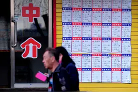 曾经年入80万，如今负债50万失业在家，房产中介感叹转行不易图片