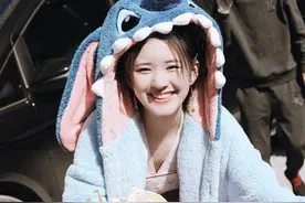 赵露思在上海庆生 成都话说唱《全是爱》笑翻粉丝图片