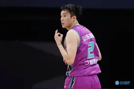 巩晓彬：丁彦雨航取得过很优异的成绩 希望他能尽快摆脱伤病图片