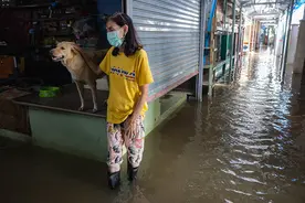 频频遭遇风暴 泰国暖武里府城市积水严重图片