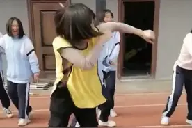 校园体育节上班主任能有多拼？长沙温柔女老师嘶吼式加油“出圈”图片