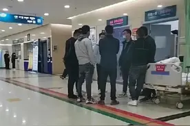 医院抢救室门口，这9兄弟，火了图片