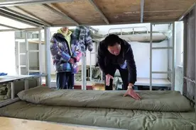 “北大保安第一人”张俊成当职校校长，他能否同样帮学生实现逆袭图片