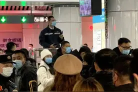 太震撼了！沈阳地铁这一幕被拍下……图片