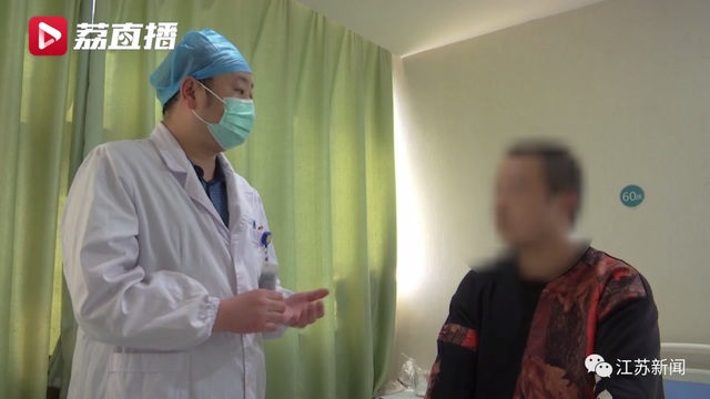 男子随手挤了颗痘痘，结果长出拳头大脓包