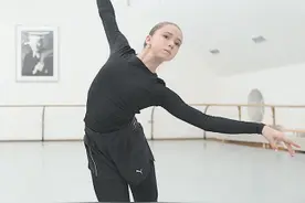 卡米拉·瓦利耶娃，冰上的芭蕾舞女孩图片