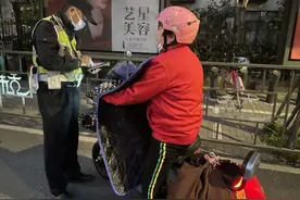 “千警整治”中的特殊生日会许下愿望：大家平安，没有事故图片