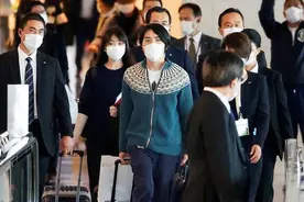 真子与小室圭今启程赴美定居，文仁亲王和纪子妃未去机场送行图片