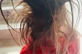 爸爸带娃隔离14天女儿头发炸毛，妈妈：回来后洗了一个多小时图片