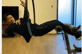 谢霆锋悬空转呼啦圈秀腰力，网友掀起挑战风，专家：别盲目跟风图片