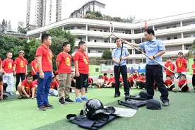 校园管理军事化，谁在着急？图片