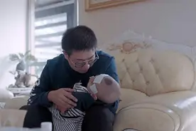 对话自制药救子父亲：“当一头狮子要吃掉你的孩子”图片