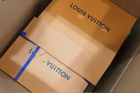 “天上掉下两只LV！”杭州一位女生意外收到了包包：我有什么办法？我也很无奈啊图片