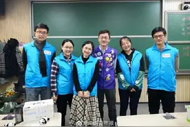 女孩辍学重返校园后考上清华图片