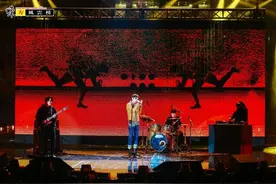 张艺兴张靓颖获最佳男女歌手，蔡徐坤《情人》获年度金曲丨东方风云榜揭晓图片