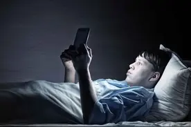 白天看不清夜里亮瞎眼 厂商是怎么用峰值nit"忽悠"用户的图片