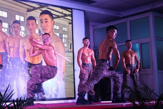 “肌肉铠甲秀”，超帅！“军体争霸赛”，超燃