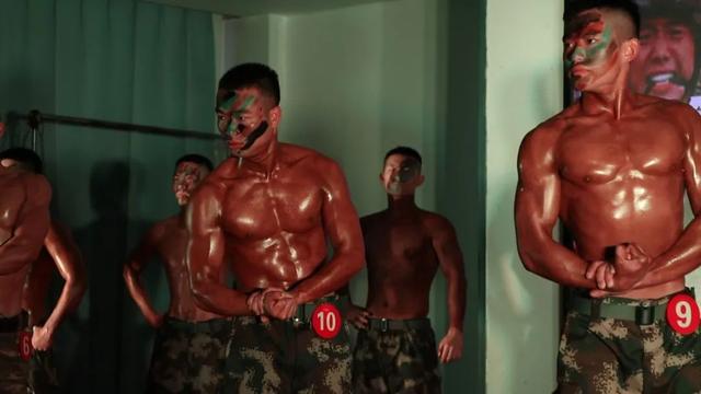 “肌肉铠甲秀”，超帅！“军体争霸赛”，超燃