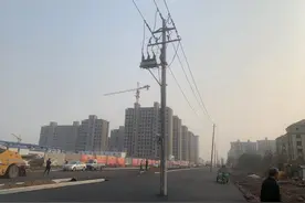 真·探025案追踪｜半岛报道引重视，相关部门正申请资金，争取早日解决“霸道”电线杆图片