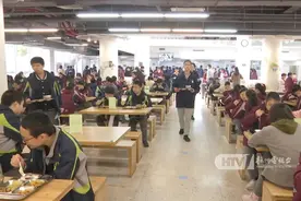 最近杭州的中学生就吃这……学校也太拼了图片