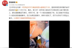 男孩午睡蒙头偷看语文书，老师揭开被子四目相对图片
