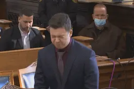 他拿着枪，他拿着糖，结局正好相反！17岁男孩对比图刷屏全美......图片