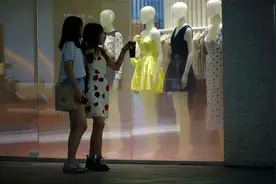 印媒：中国职业女性用消费主义反击“剩女”标签图片