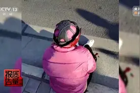 一摔就裂，质量堪忧！保命的头盔可能会送命图片