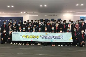 初中生课后三点半都干啥？上海这些学生走进手术室了解医学图片