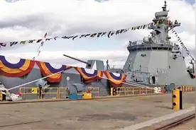 韩“天安”号护卫舰下水图片