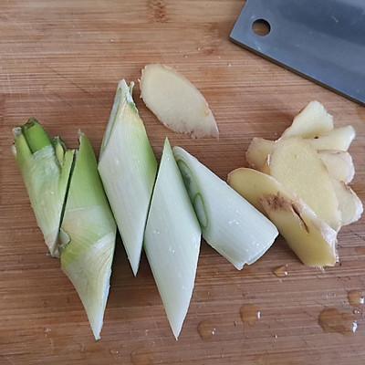 老鸡炖花胶 2026年老鸡炖花胶的功效和作用