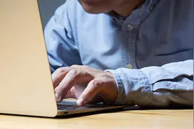 追星女子成了被告，为维护偶像网上谩骂“对家”粉丝图片