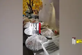 四川一老师订16盆鸭翅排骨连锅端进教室，想给学生留下美好回忆图片