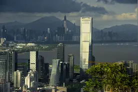 有人苦捱有人开挂：湖南首富狂掷100亿频拿地，曾打造30万一平的深圳顶豪图片