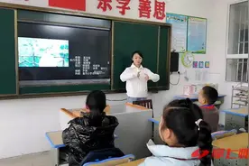 新晃鱼市中心小学：古诗词手势舞让孩子眼里有光脸上有笑图片
