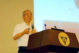 著名数学家丘成桐在东南大学的演讲！大自然中蕴含着多姿多彩的数学之美图片