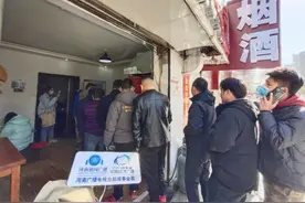 8块钱烩面老板被掌掴，一巴掌“打”出12年公益达人图片