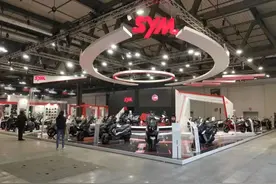 2021米兰展 | 300平踏板+150ADV踏板，三阳又给我们掏出新玩具了图片