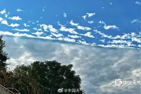 福建厦门出现“阴阳天”景观 天空被一分为二图片