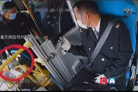乘客欲带白酒上公交 青岛驾驶员“火眼金睛”劝阻拦下获点赞图片