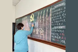 直观又美观，村民们动手办起冬奥黑板报图片