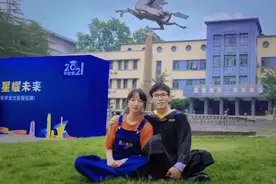 武汉这对情侣学霸火了！教科书式恋爱，看完我酸透了图片