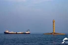 这就是山东·云上打卡最美海岸线｜退港还海、荒滩变绿道、国产深海三文鱼走上百姓餐桌...山东日照：“港产城海”融合发展图片