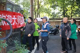 株洲大叔平安到家：开了七千公里面包车，又骑上心爱的摩托图片